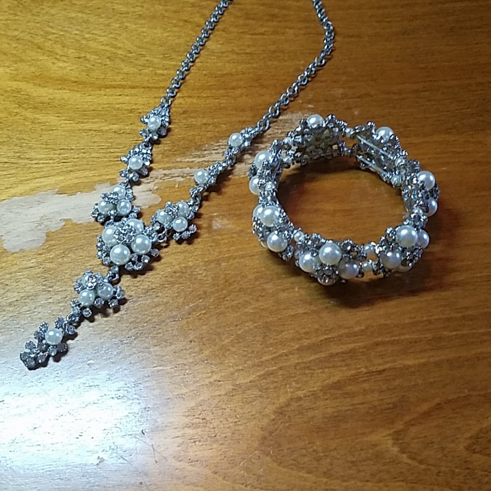 Charming Charlie silver and pearl set